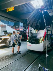 Interviewsetting in der Fahrerkabine der Partnerstadtbahn