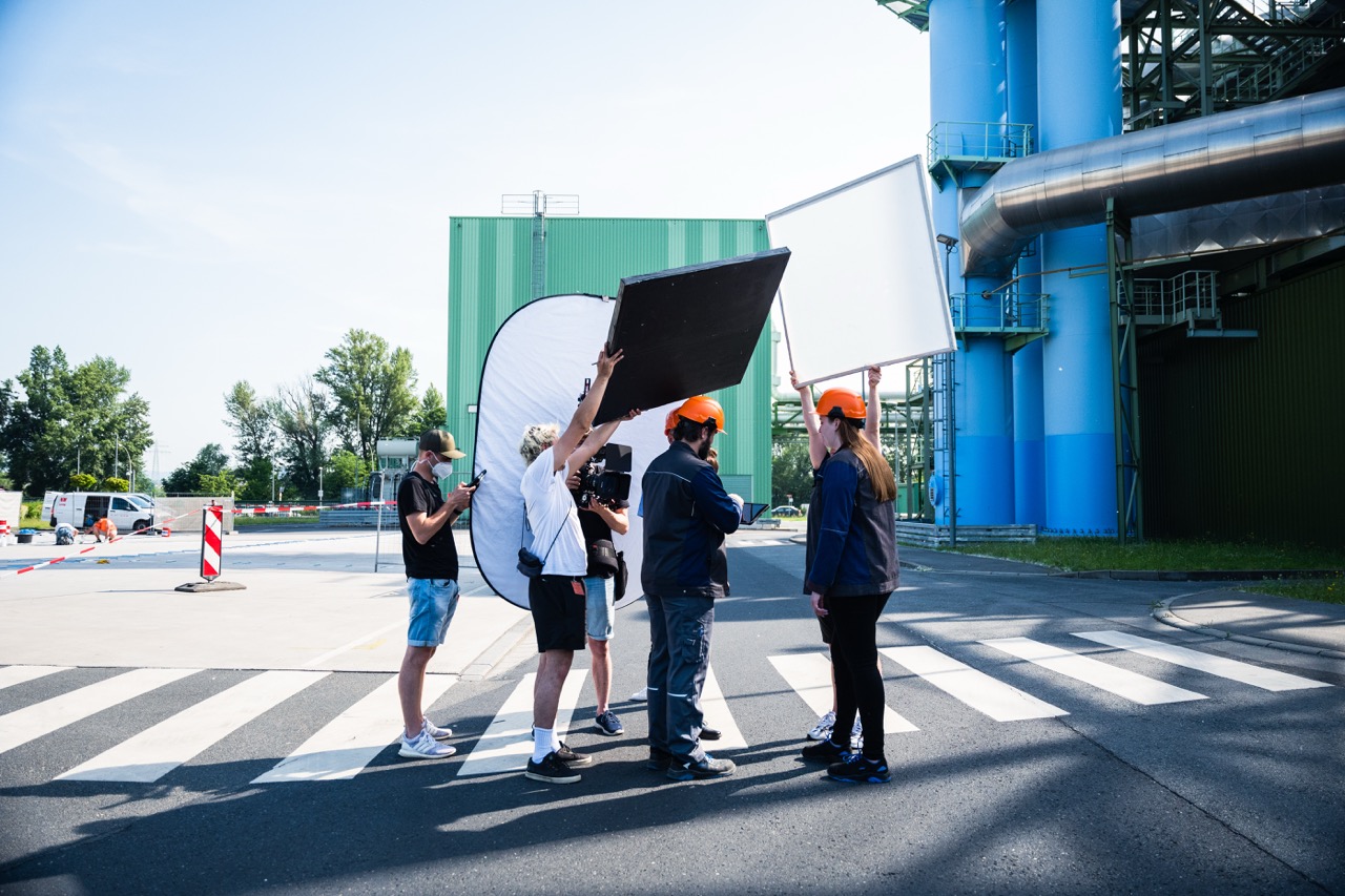 Filmcrew von PACO MEDIA beim Aufbau für einen Außendreh