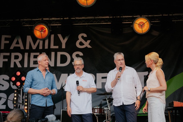 Bühnen-Talk beim Family & Friends Sommerfest von B&B HOTELS